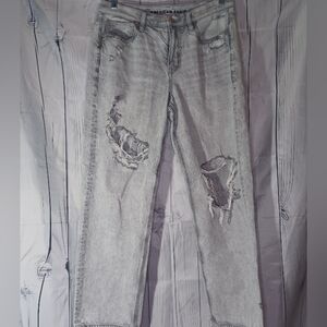 American Eagle 90's straight distressed jeans